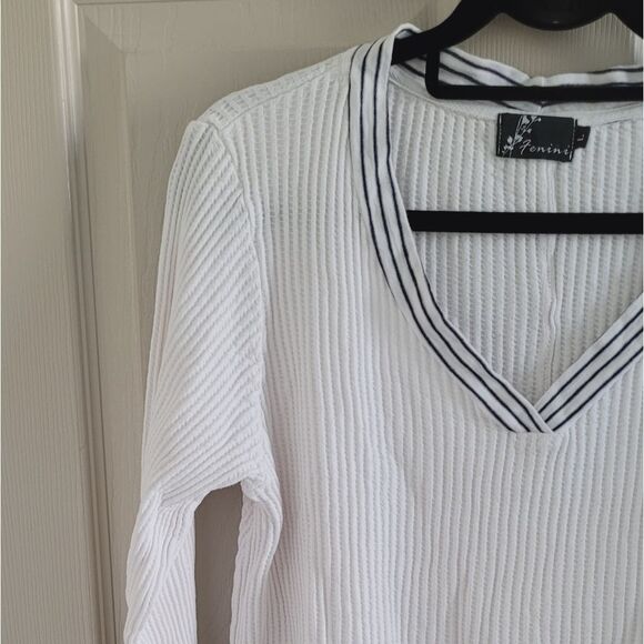 FENINI White Striped V-Neck Top - Picture 3 of 12